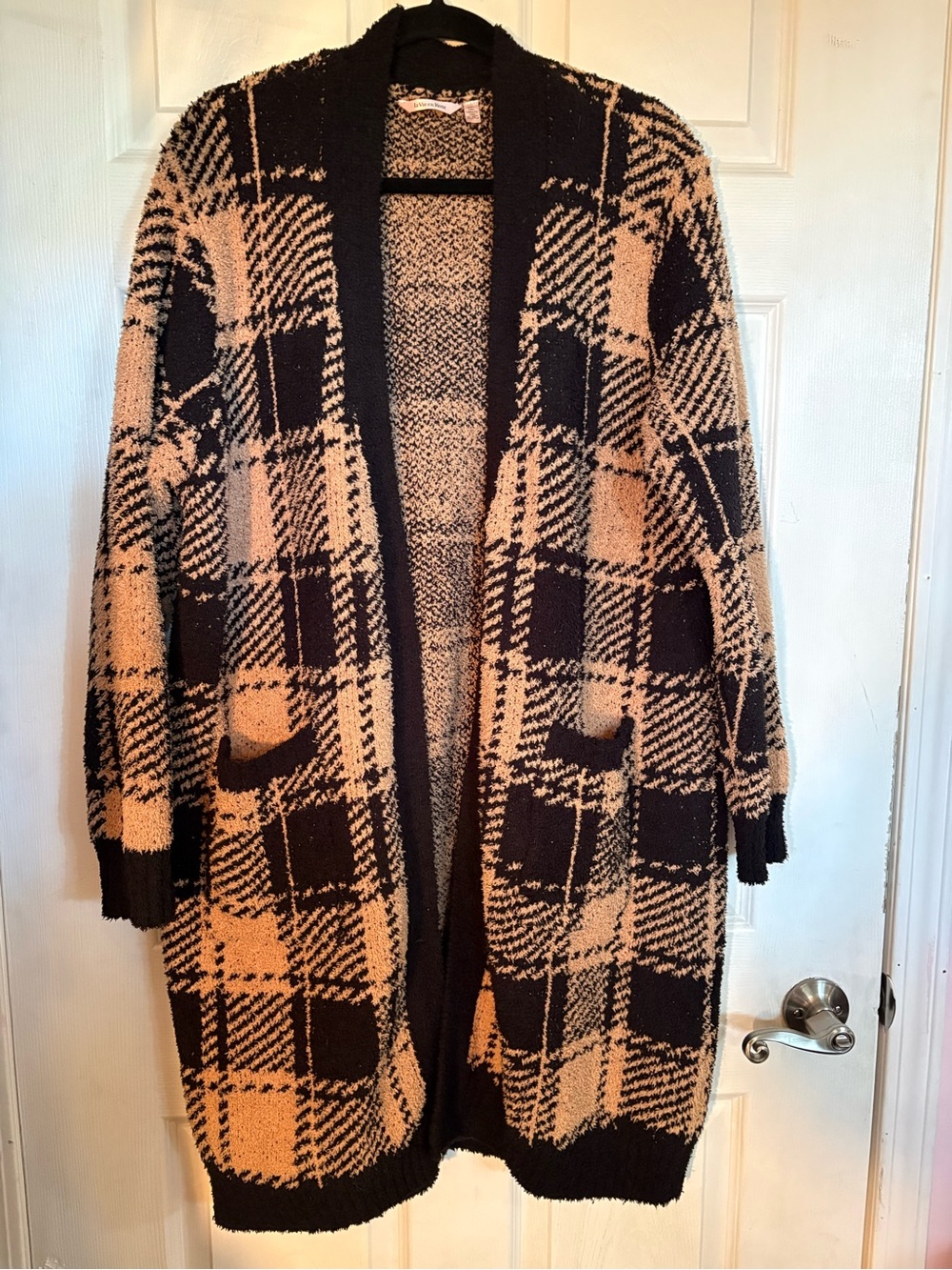 La Vie En Rose Black & Camel Plaid Open-Front Cardigan